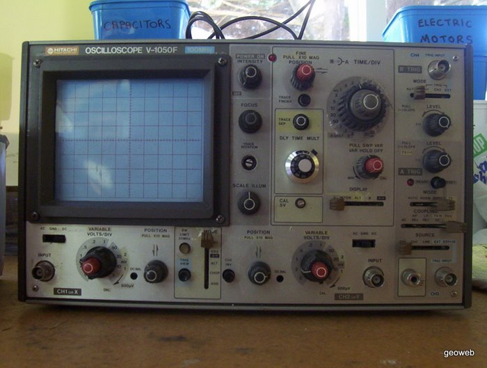 Old-skurl oscilloscope.