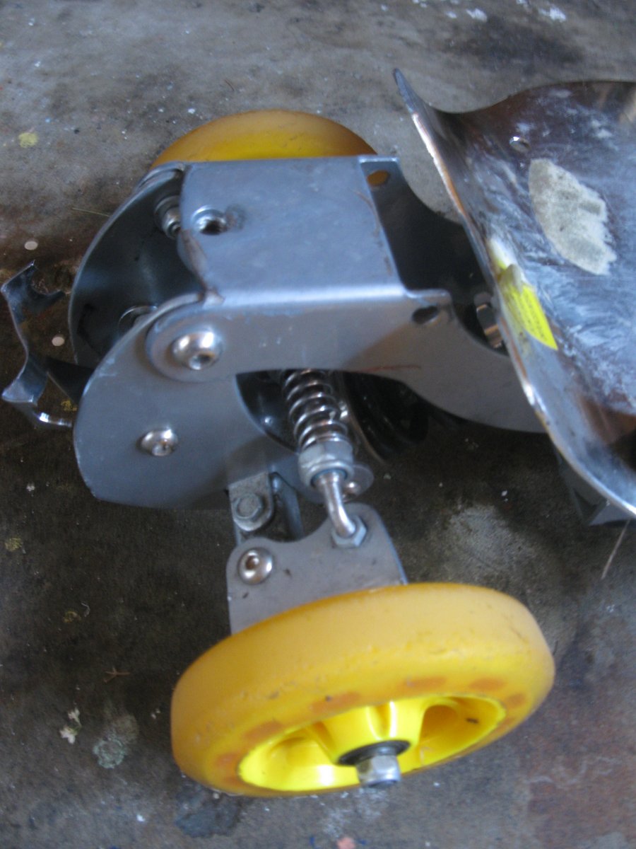 The front axle and turning system of the first electric skateboard